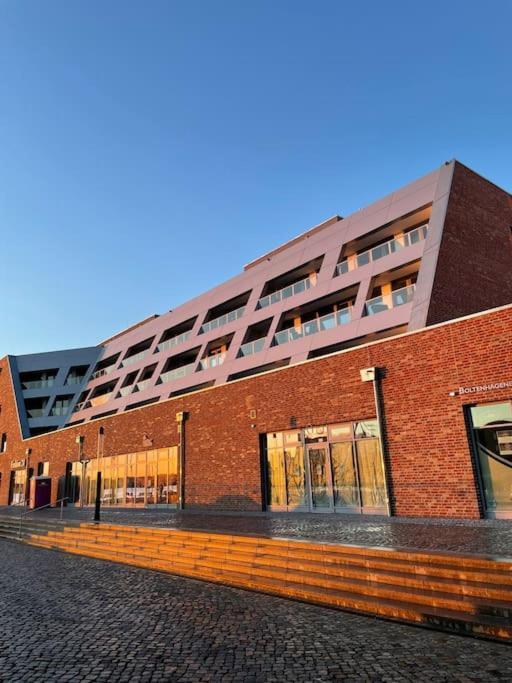 Dock 07 - Modernes 4 Sterne-Ferienapartment Direkt Am Hafen Wismar Exterior photo