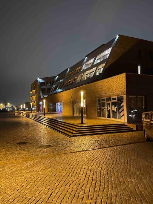 Dock 07 - Modernes 4 Sterne-Ferienapartment Direkt Am Hafen Wismar Exterior photo